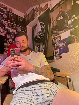 Mexxwell69 online show from November 2025 04:42:01 PM