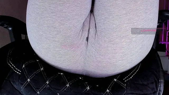 Snapshot of Cameltoe_squirt_inPants chatting on October 2025 03:34:04 PM Cameltoe squirt inPants online show from October 2025 03:34:04 PM