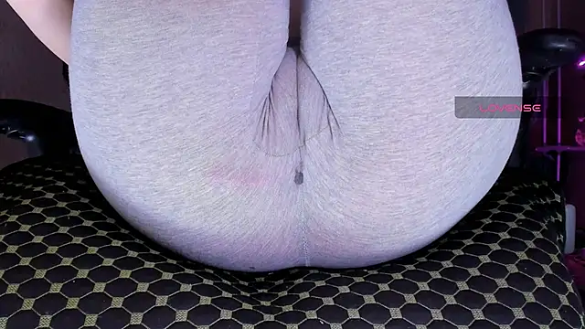 Snapshot of Cameltoe_squirt_inPants chatting on November 2025 02:18:01 PM Cameltoe squirt inPants online show from November 2025 02:18:01 PM