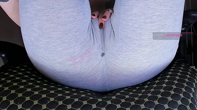 Cameltoe squirt inPants online show from December 2025 07:04:02 AM