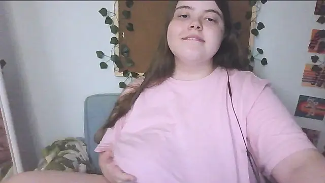 Snapshot of brattyprincessemma chatting on September 2025 01:18:01 AM brattyprincessemma online show from September 2025 01:18:01 AM