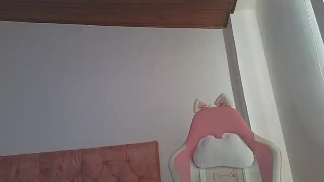 Snapshot of Crystal_Star_ chatting on October 2025 03:19:01 PM Crystal Star online show from October 2025 03:19:01 PM