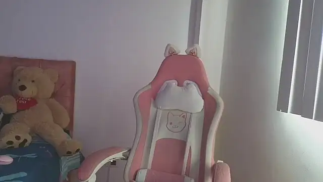 Snapshot of Crystal_Star_ chatting on October 2025 01:26:02 PM Crystal Star online show from October 2025 01:26:02 PM