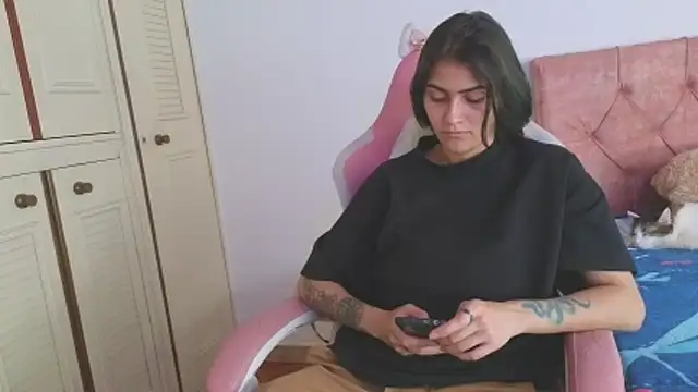 Snapshot of Crystal_Star_ chatting on October 2025 06:08:01 PM Crystal Star online show from October 2025 06:08:01 PM