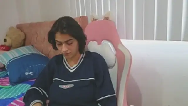 Snapshot of Crystal_Star_ chatting on November 2025 10:59:01 AM Crystal Star online show from November 2025 10:59:01 AM