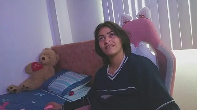 Snapshot of Crystal_Star_ chatting on November 2025 01:23:02 PM Crystal Star online show from November 2025 01:23:02 PM