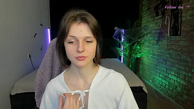 Shine Vivi online show from November 2025 03:12:01 PM