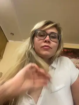 Crystal00Girl online show from October 2025 09:03:02 PM