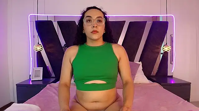 Snapshot of alehia_cute chatting on April 2026 09:04:02 PM alehia cute online show from April 2026 09:04:02 PM