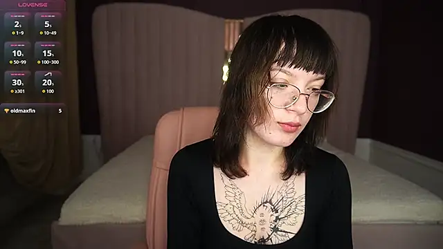 Pixie Peachh online show from October 2025 04:10:02 AM