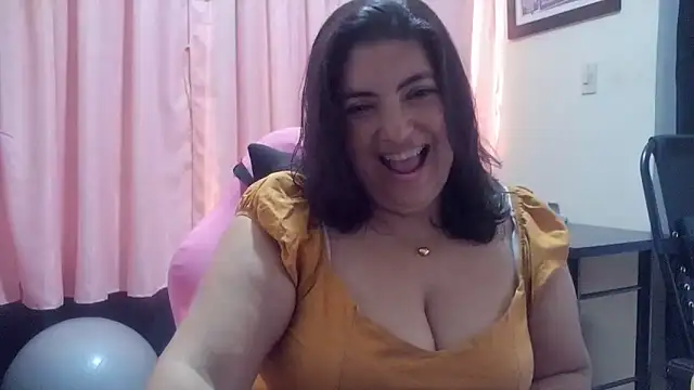 Snapshot of lina_maria99 chatting on June 2026 07:38:02 PM lina maria99 online show from June 2026 07:38:02 PM