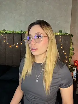 Snapshot of LanaMills_ chatting on March 2026 04:20:02 AM LanaMills online show from March 2026 04:20:02 AM