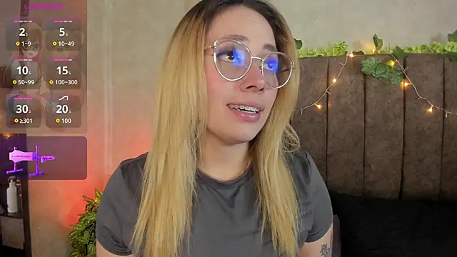 Snapshot of LanaMills_ chatting on March 2026 05:44:01 AM LanaMills online show from March 2026 05:44:01 AM