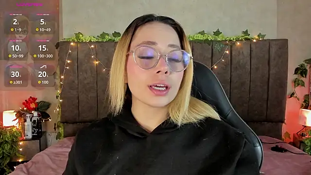 Snapshot of LanaMills_ chatting on March 2026 04:23:01 AM LanaMills online show from March 2026 04:23:01 AM