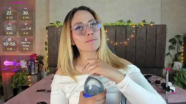 Snapshot of LanaMills_ chatting on March 2026 05:08:02 AM LanaMills online show from March 2026 05:08:02 AM