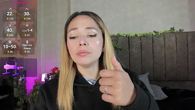 Snapshot of LanaMills_ chatting on April 2026 05:32:02 AM LanaMills online show from April 2026 05:32:02 AM