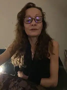 Chris06d22xh online show from November 2025 07:58:02 PM