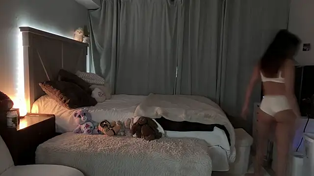 Snapshot of emmyfawn chatting on March 2026 03:45:02 AM emmyfawn online show from March 2026 03:45:02 AM