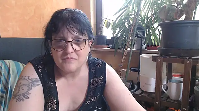 ladyfrombonn online show from May 2026 02:14:01 PM