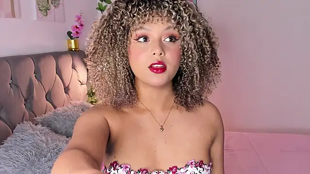 isajonnes18 online show from October 2025 11:54:02 PM