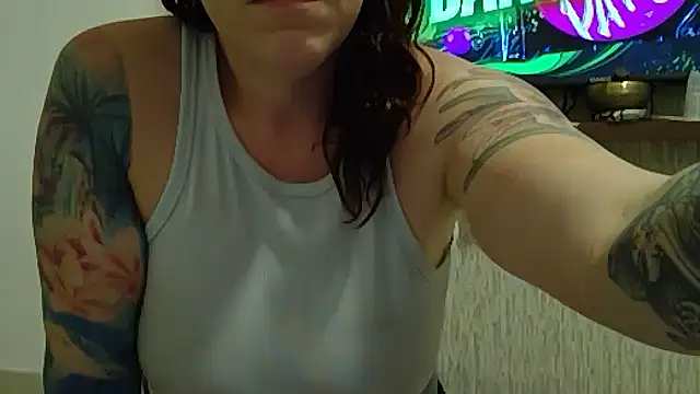 Snapshot of Island_Siren chatting on October 2025 09:39:01 PM Island Siren online show from October 2025 09:39:01 PM