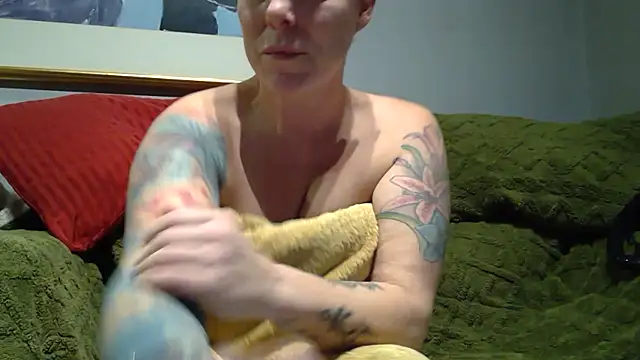 Snapshot of Island_Siren chatting on October 2025 07:01:02 PM Island Siren online show from October 2025 07:01:02 PM