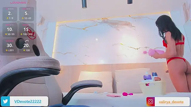 Snapshot of valirya_devote chatting on September 2025 03:32:01 AM valirya devote online show from September 2025 03:32:01 AM