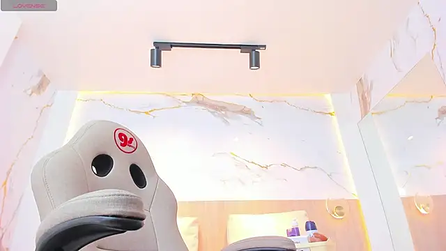 Snapshot of valirya_devote chatting on October 2025 03:12:02 AM valirya devote online show from October 2025 03:12:02 AM