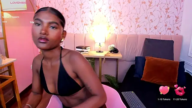 halleylorens online show from July 2026 07:19:02 PM