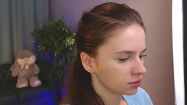 Olivia Farrell online show from March 2026 12:11:01 PM