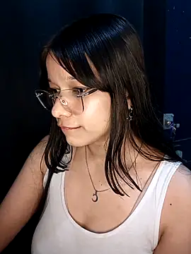 Snapshot of Iwarii chatting on February 2026 01:37:01 AM Iwarii online show from February 2026 01:37:01 AM