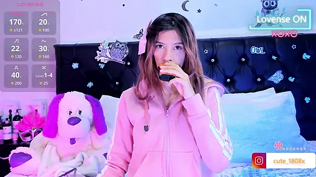 Snapshot of Sofiia_cute_ chatting on April 2026 06:03:02 AM Sofiia cute online show from April 2026 06:03:02 AM