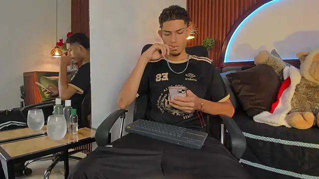 Adonis WB online show from December 2025 09:00:01 PM