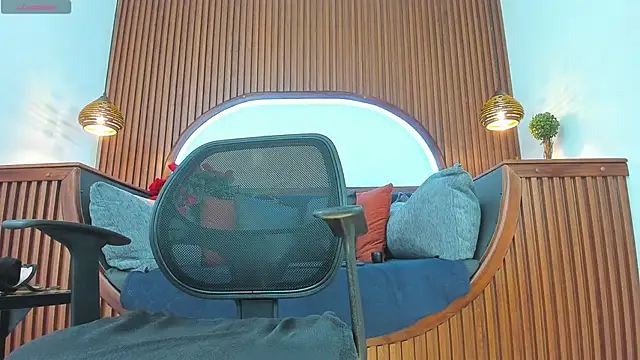 Donovan Desmond online show from November 2025 07:59:02 PM