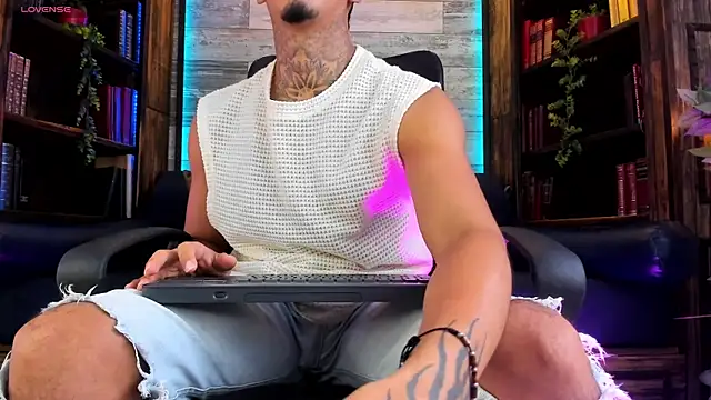 Donovan Desmond online show from April 2026 10:18:01 PM