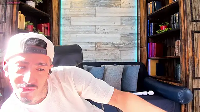 Donovan Desmond online show from April 2026 08:31:02 PM