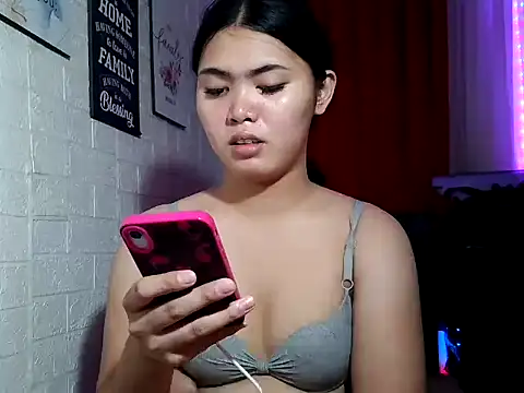 Snapshot of Hoelymolly chatting on November 2025 02:39:02 AM Hoelymolly online show from November 2025 02:39:02 AM