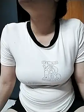 Snapshot of Mie_rose chatting on April 2026 01:36:01 PM Mie rose online show from April 2026 01:36:01 PM