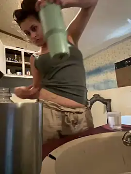 Snapshot of Tlynn chatting on September 2025 04:50:01 PM Tlynn online show from September 2025 04:50:01 PM