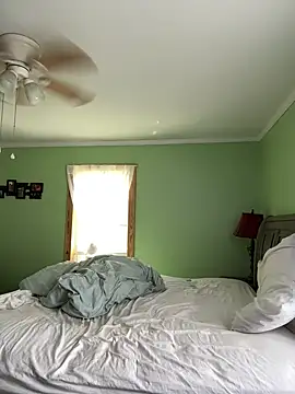 Snapshot of Tlynn chatting on September 2025 06:40:02 PM Tlynn online show from September 2025 06:40:02 PM