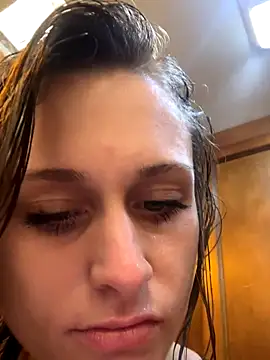 Snapshot of Tlynn chatting on September 2025 02:44:02 PM Tlynn online show from September 2025 02:44:02 PM