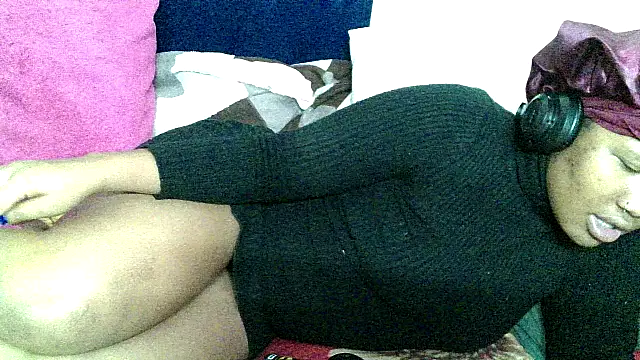 BUNNYCHOWX28 online show from January 2026 05:48:01 PM