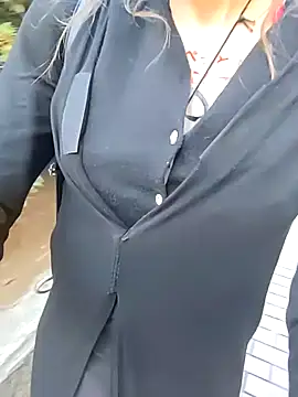 pink-mai online show from November 2025 11:05:01 PM