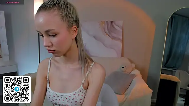 Snapshot of Anellyball chatting on February 2026 10:44:02 AM Anellyball online show from February 2026 10:44:02 AM