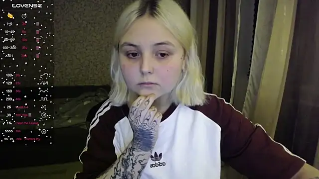 Snapshot of vendymories chatting on October 2025 01:41:02 AM vendymories online show from October 2025 01:41:02 AM