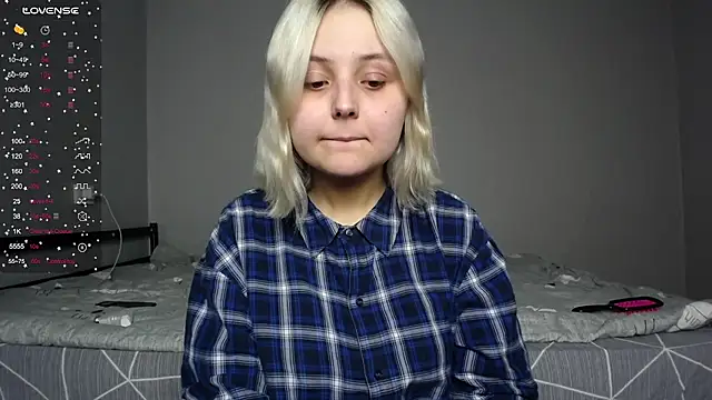 Snapshot of vendymories chatting on December 2025 09:53:01 PM vendymories online show from December 2025 09:53:01 PM