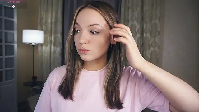 Snapshot of NguyetHankey chatting on October 2025 03:23:02 PM NguyetHankey online show from October 2025 03:23:02 PM