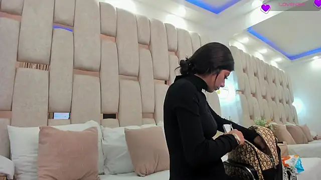 sophiie ross  online show from January 2026 04:44:01 PM