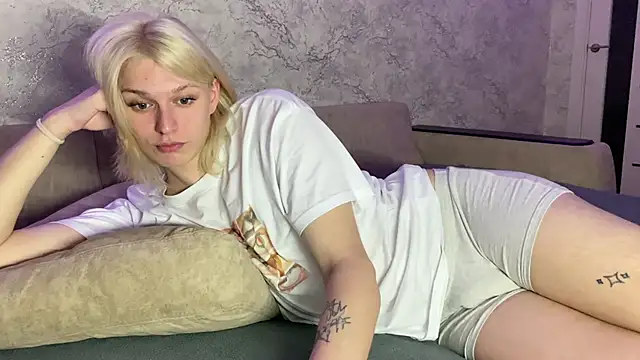 Snapshot of evelina228 chatting on October 2025 08:20:02 PM evelina228 online show from October 2025 08:20:02 PM