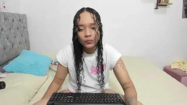 Snapshot of nay_and_aleja1 chatting on December 2025 02:05:01 AM nay and aleja1 online show from December 2025 02:05:01 AM